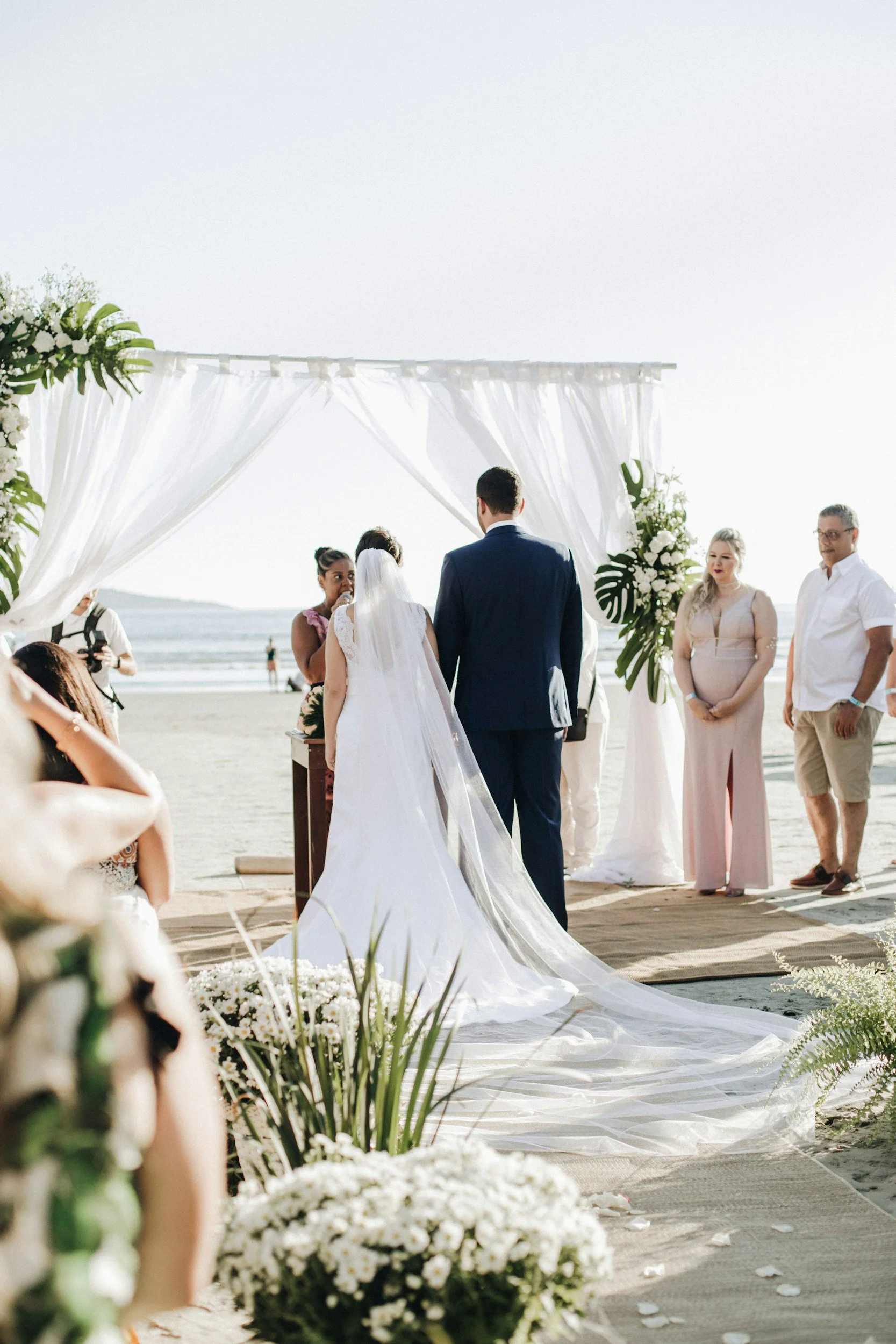 Wedding Transportation Near Honolulu: Lei Greetings & Personalized Service